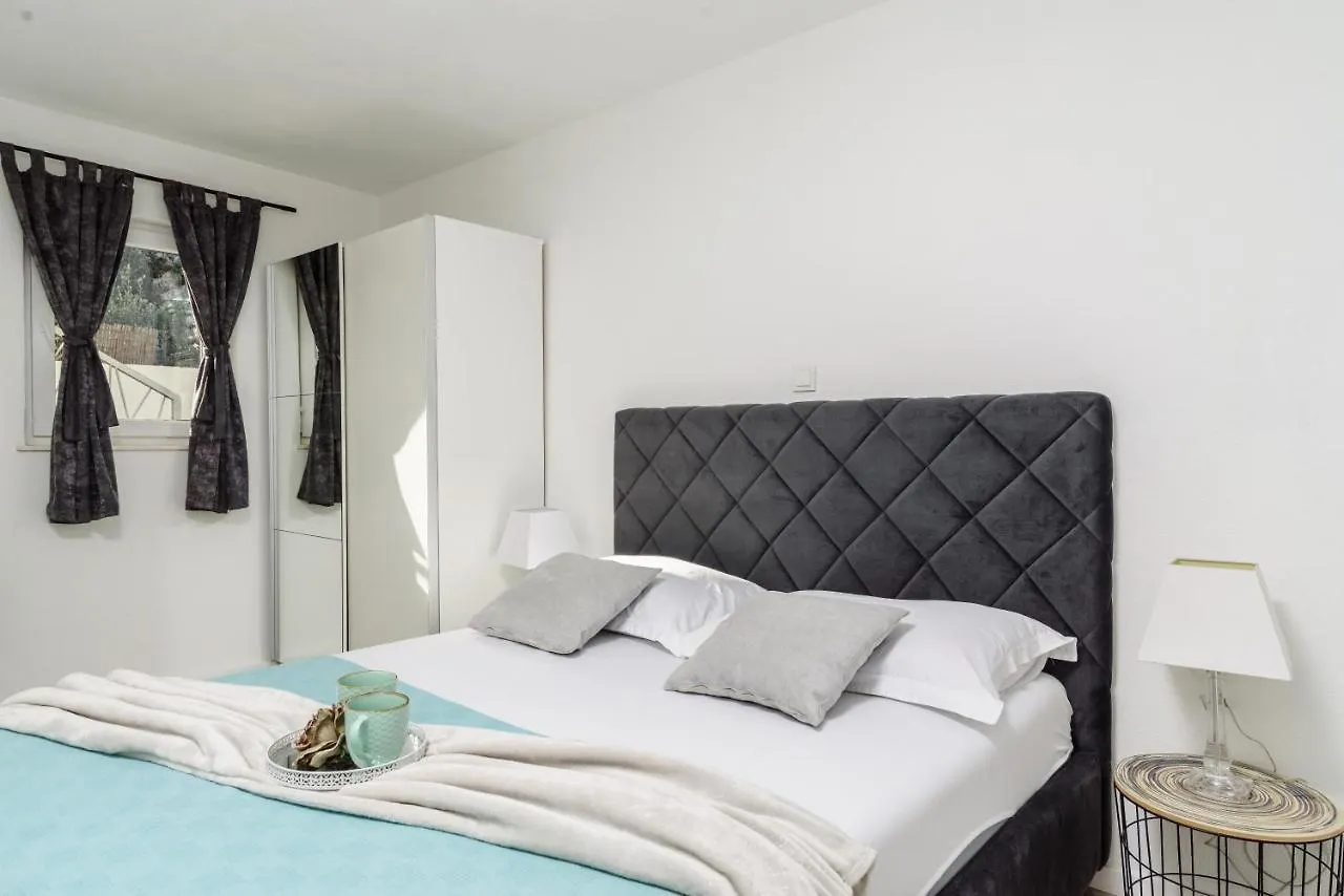 **Stone House ** Trogir Center ** Old Town Apartment