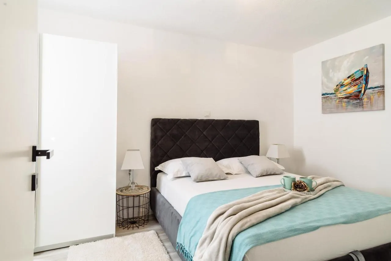 **Stone House ** Trogir Center ** Old Town Apartment