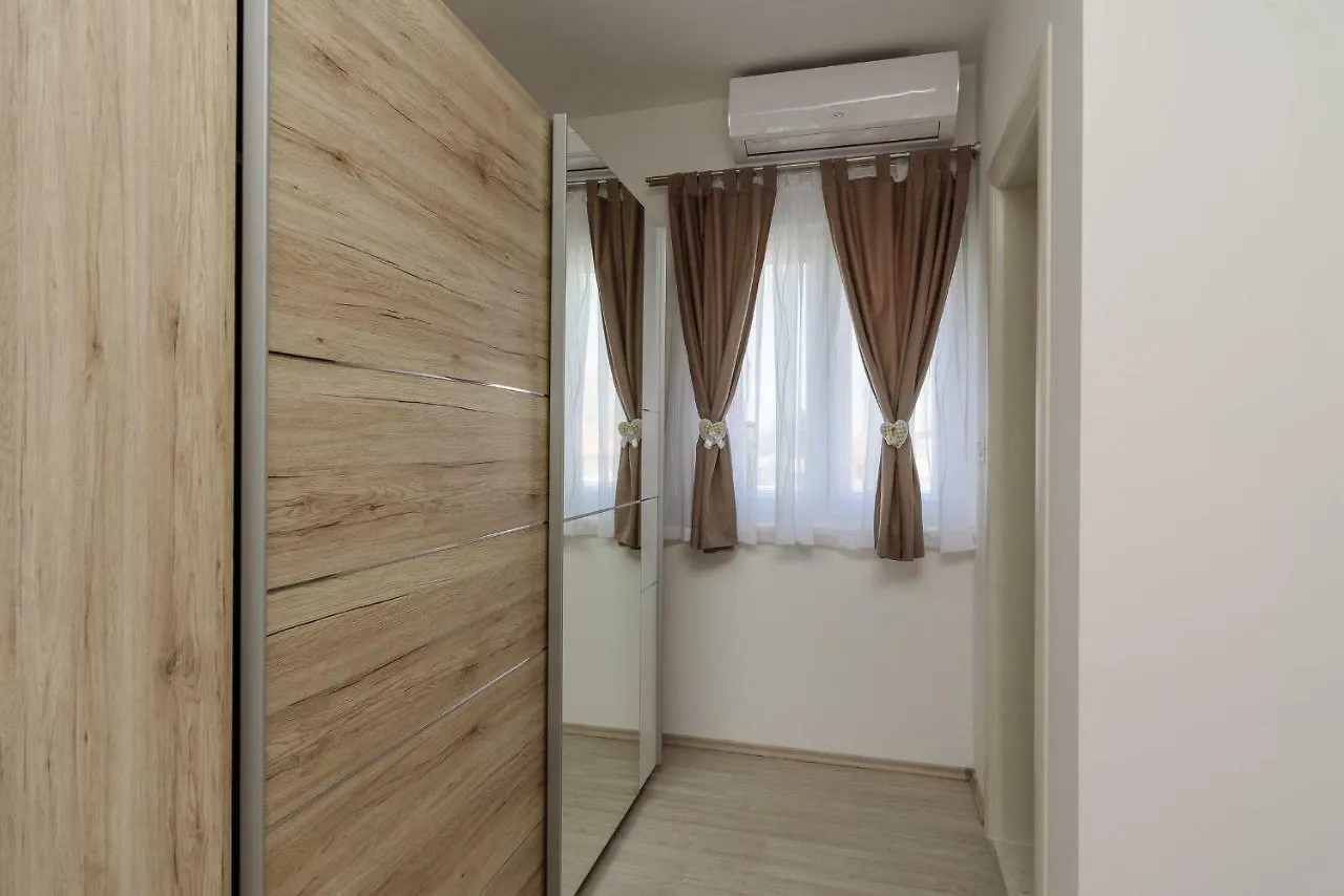 **Stone House ** Trogir Center ** Old Town Apartment Croatia