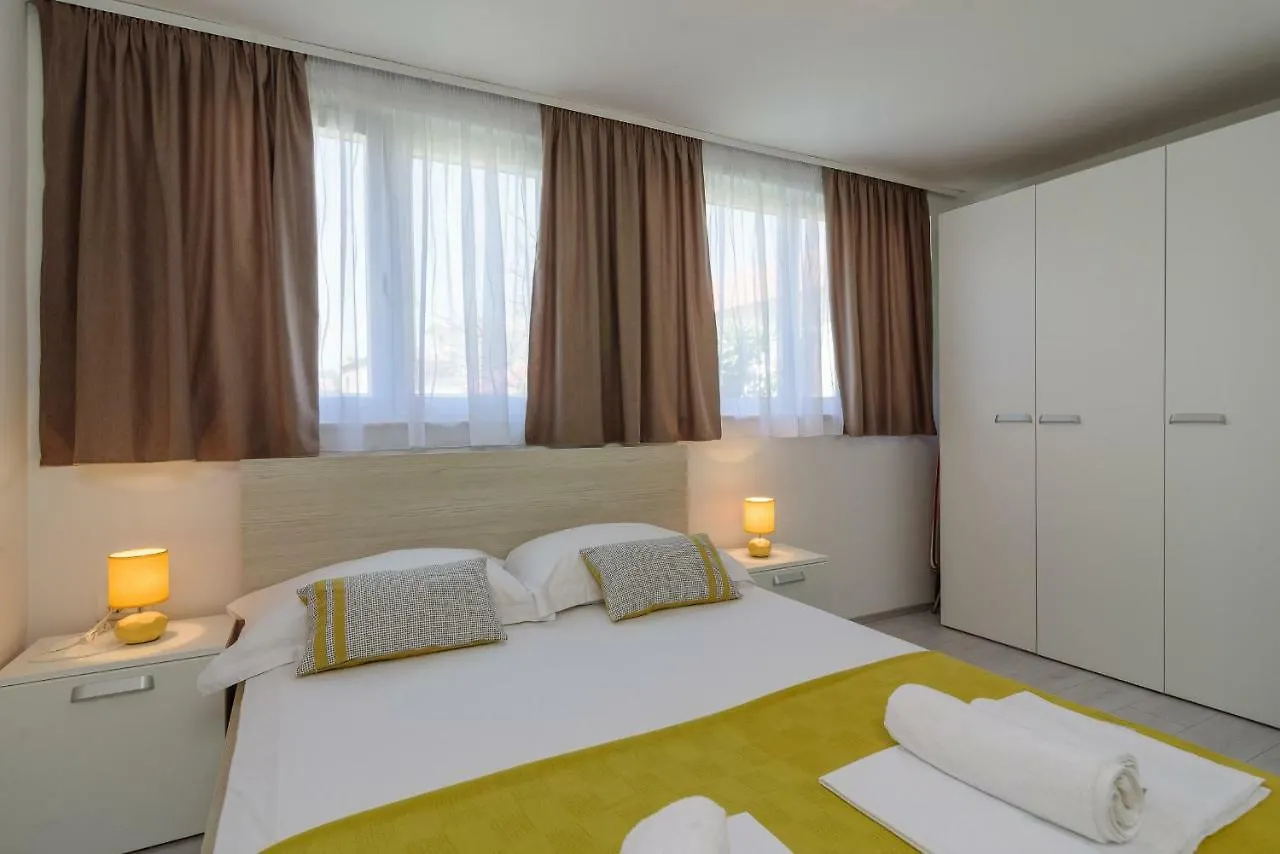 **Stone House ** Trogir Center ** Old Town Διαμέρισμα 0*,  Κροατία