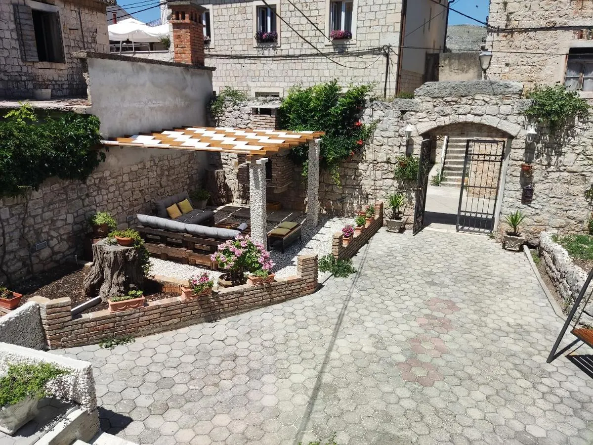 **Stone House ** Trogir Center ** Old Town Apartment